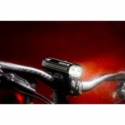 Lezyne Mega Drive 1800i Lygte -Cykel Salgsbutik 191121 Mega1800i TCD06540 Edit Half R2 WEB SQUAR 480x