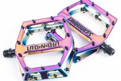 DMR Bikes DMR Vault Lacon Pedal – Oil Slick -Cykel Salgsbutik 668acc19 cffa 42a7 9cfd a8eb00e16e6b 4000x1375 scaled e1601307972458