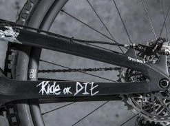 DyedBro Ride Or Die Rammefolie Hvid – Mat -Cykel Salgsbutik 70I2768 1024x1024@2x