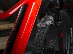 All-mountain-style ALL MOUNTAIN STYLE Forskærm – Camo -Cykel Salgsbutik AMAS Mud Guard Camo on an ebike xweb 1024x1024 1