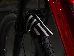All-mountain-style ALL MOUNTAIN STYLE Forskærm – Dazzle (reflective) 17 All-mountain-style ALL MOUNTAIN STYLE Forskærm – Dazzle (reflective) -Cykel Salgsbutik AMAS Mud Guard Dazzle on an ebike xweb 1024x1024 1