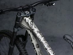 DyedBro Fluor Rammefolie – Mat / Sort -Cykel Salgsbutik Fluor Black 1 1024x1024@2x