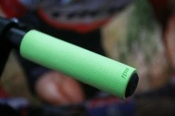 ODI Vapor Greb F-1 -Cykel Salgsbutik ODI AG2 aaron gwin signature hucker grip foam interbike 201718