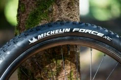 MICHELIN FORCE XC FOLDING Dæk -Cykel Salgsbutik albums PRESS 02 PNEUS TYRES 2ROUES 2WHEELS NOUVELLE GAMME VTT MICHELIN 2017 FORCE XC JER 8094 1