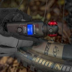 Cykel Salgsbutik -Cykel Salgsbutik blackburn honest digital pressure gauge back lit display