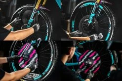 MUC-OFF Disc Brake Covers -Cykel Salgsbutik muc off brake cover attach
